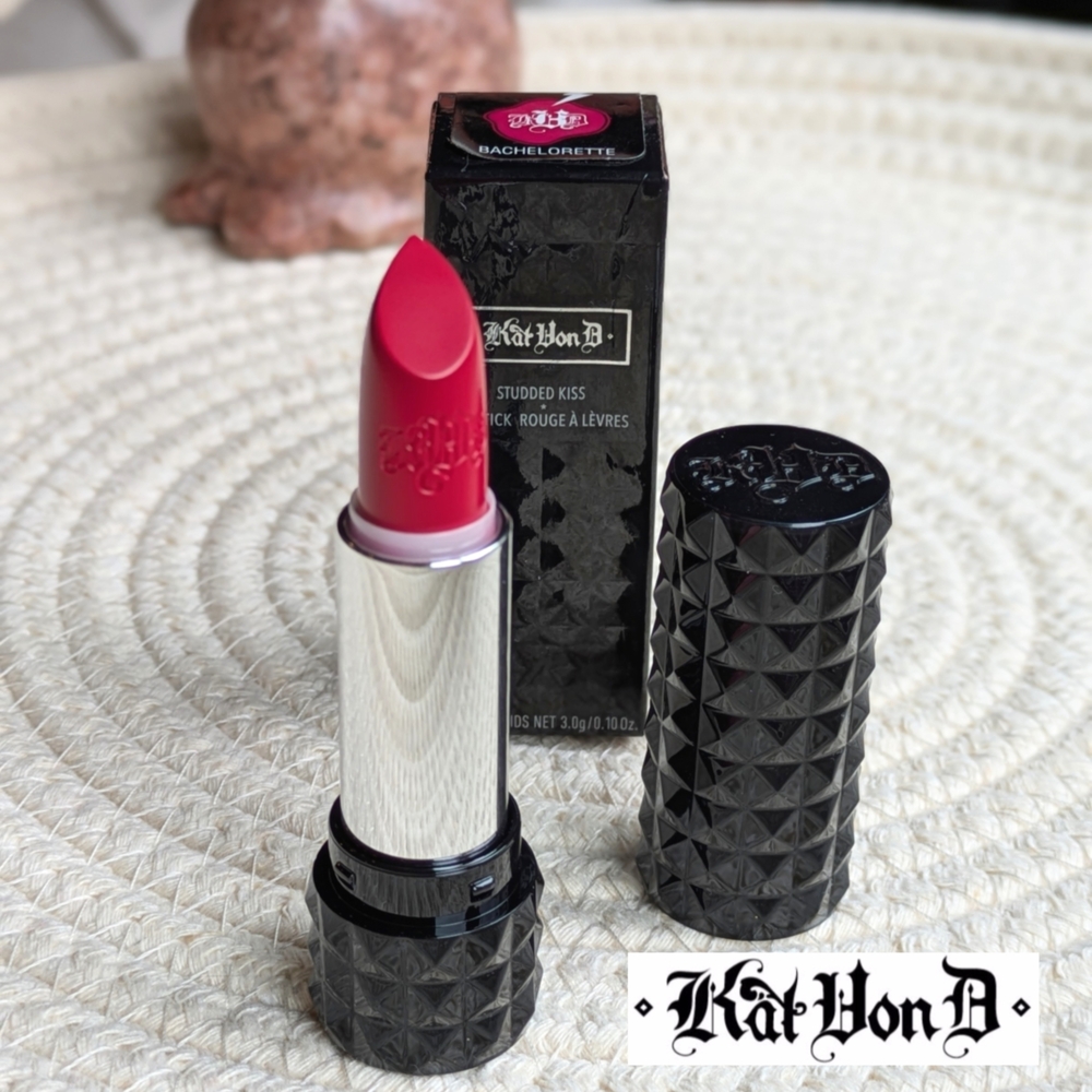 FULLSIZE Kat Von D Studded Kiss Lipstick-Bachelorette medium red Discontinued